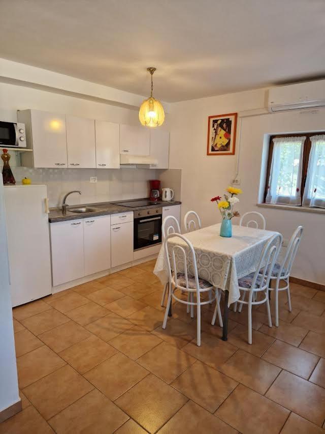 Apartman Aja Kaštelir Exterior foto